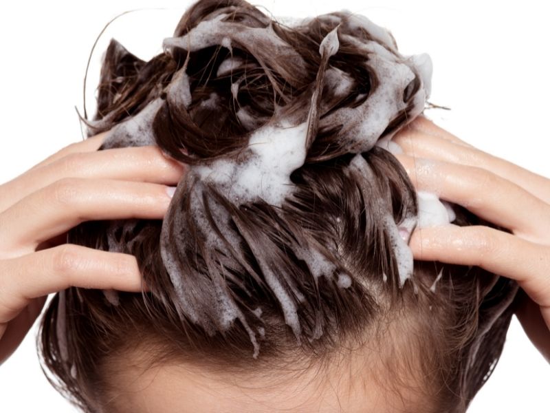 se laver les cheveux avec du savon saponifié à froid